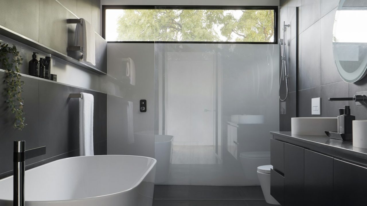 Dormitorio principal con salida al jardín